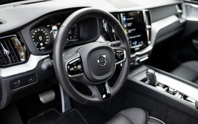 Volvo XC 60 cena 219000 przebieg: 76700, rok produkcji 2020 z Pszczyna małe 352
